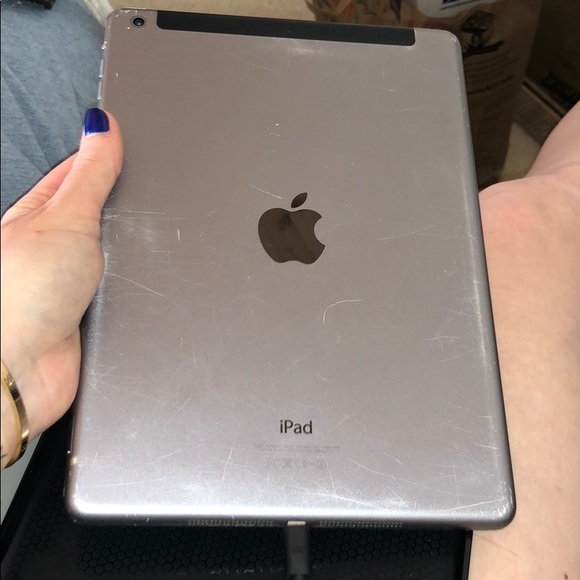 iPad - Picture 7 of 7